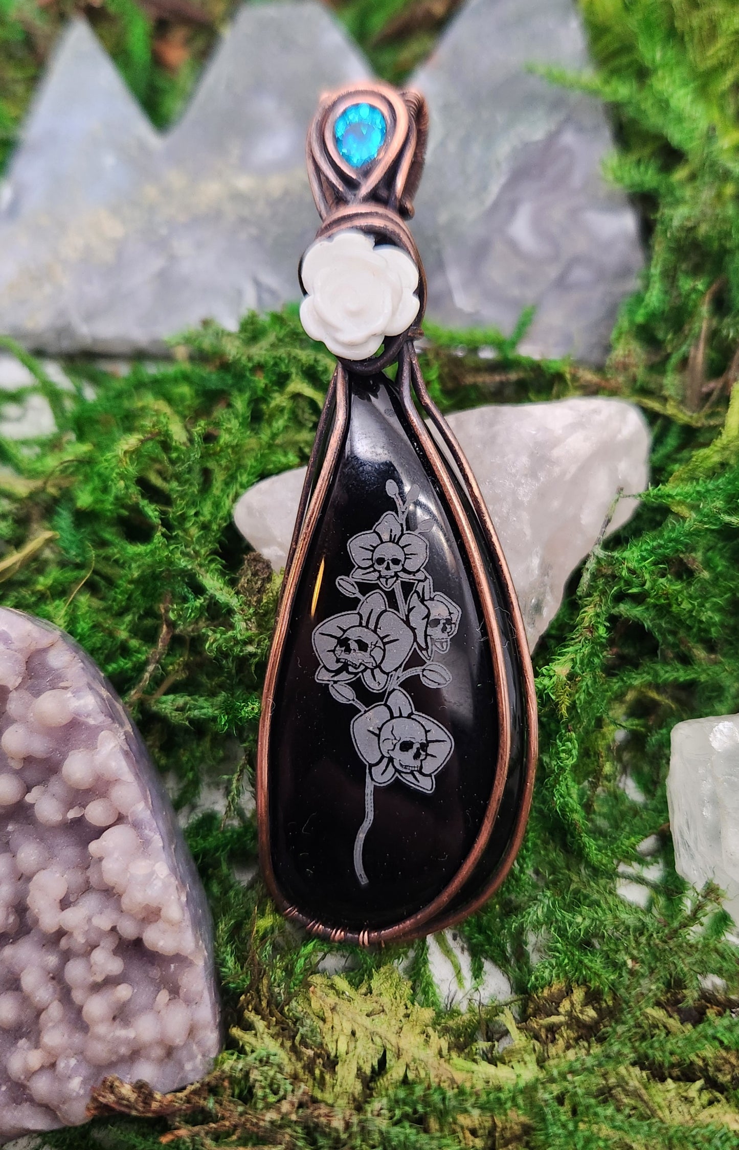 Onyx engraved pendant