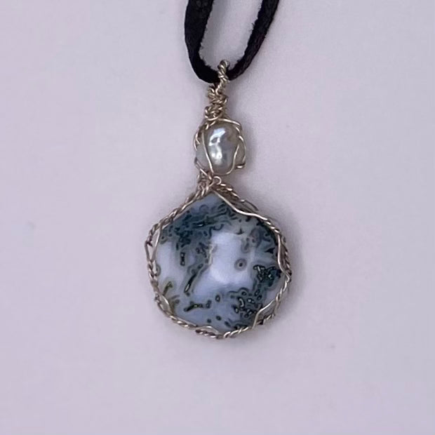Howlite and Freshwater Pearl Pendant