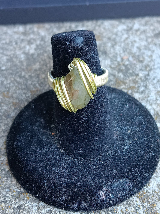 Greek Goddes, Labradorite Champaign Gold Wire Ring size 4.5