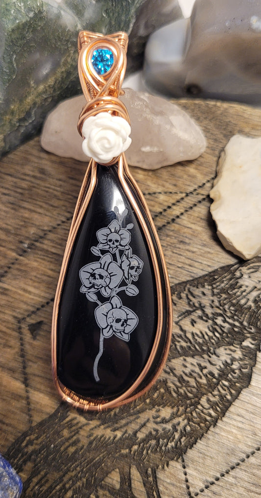 Onyx engraved pendant